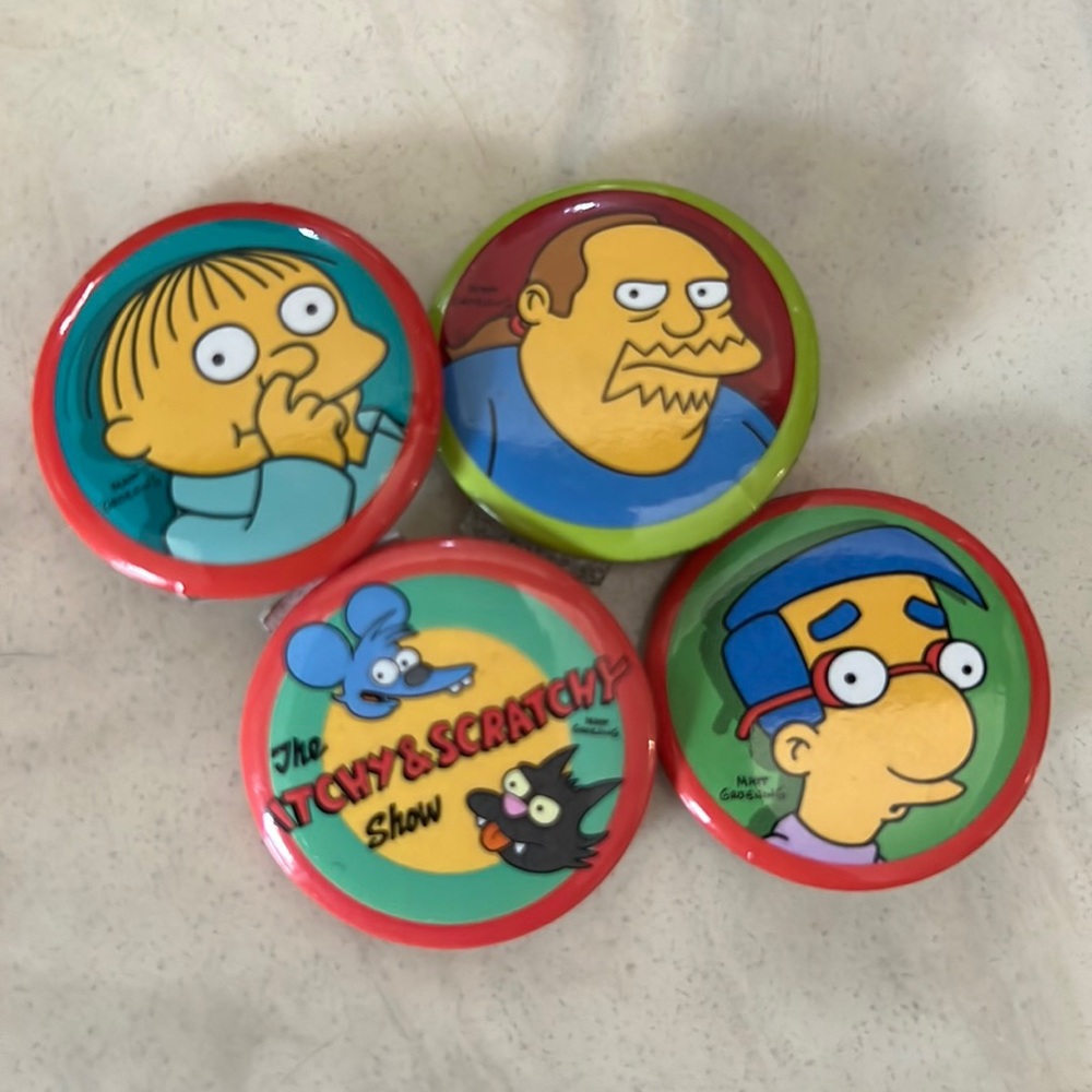 The Simpsons pin set